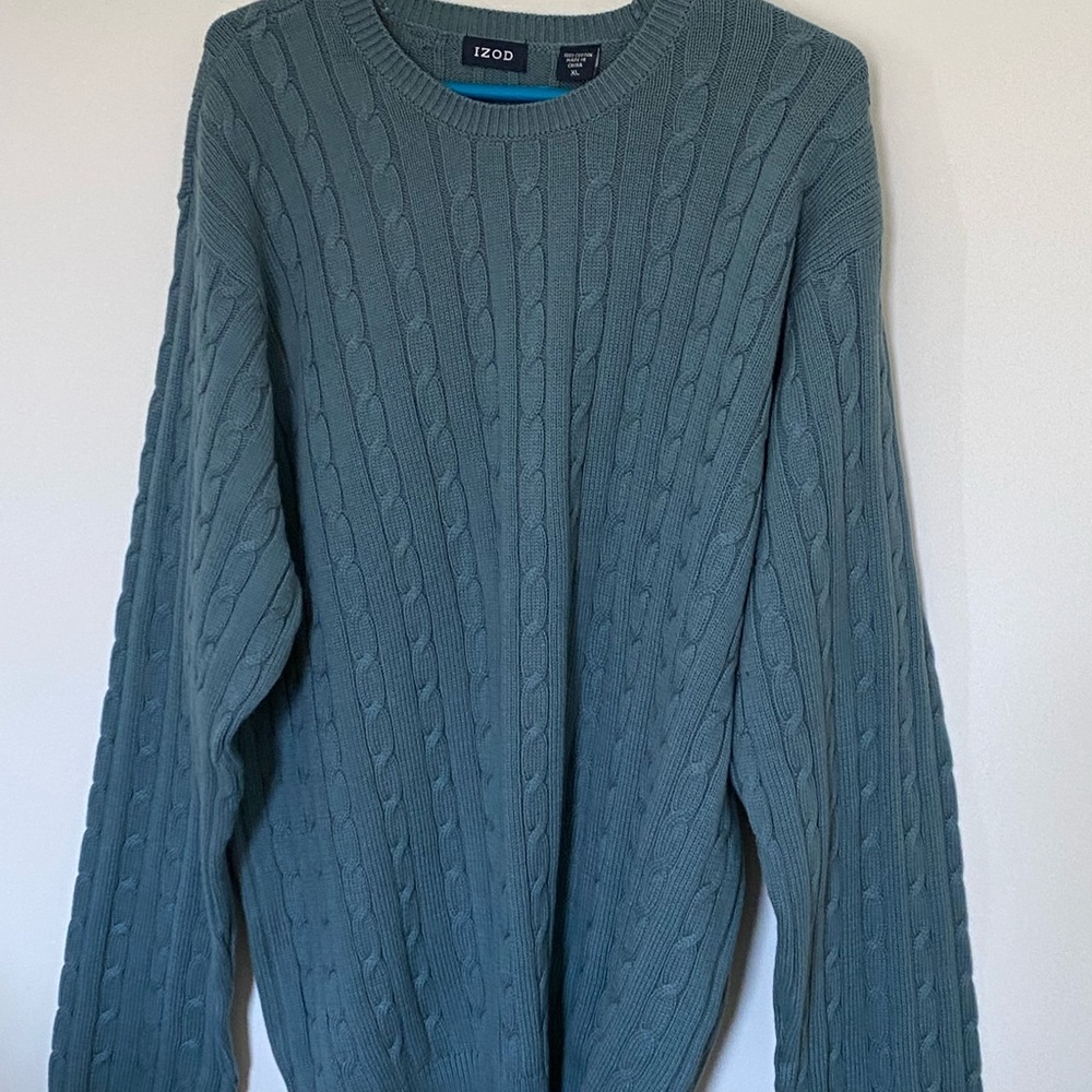 Mens Izod sweater with tags
